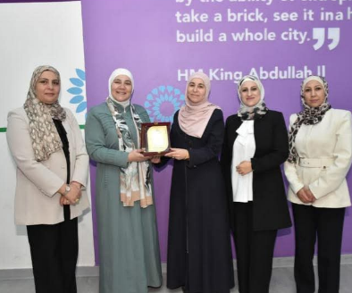  المدربة الدولية ربا السعدي تحاضر في مركز اللغات 